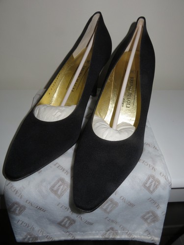 NwB: BRUNO MAGLI- Black 100% Silk Pump- 9 1/2 B- 3.25" High - Picture 2 of 4