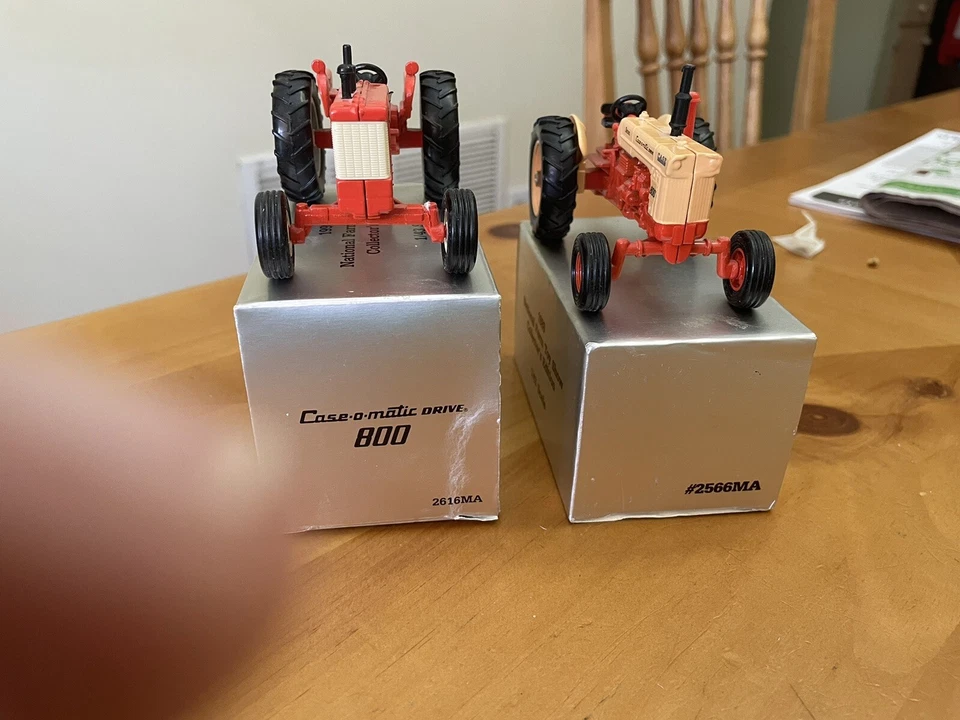 Toy Farmer 1989 Case Tractor 1/43 / 1990 Allis Chalmers , IH Corn Picker - Image 3 of 4