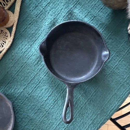 Griswold Cast Iron Skillet No. 4 Erie PA USA Collectible Vintage Cast Iron Pan
