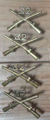 WWII WW2 32nd Infantry Regiment Officer Collar Insignia Military Pin Meyer