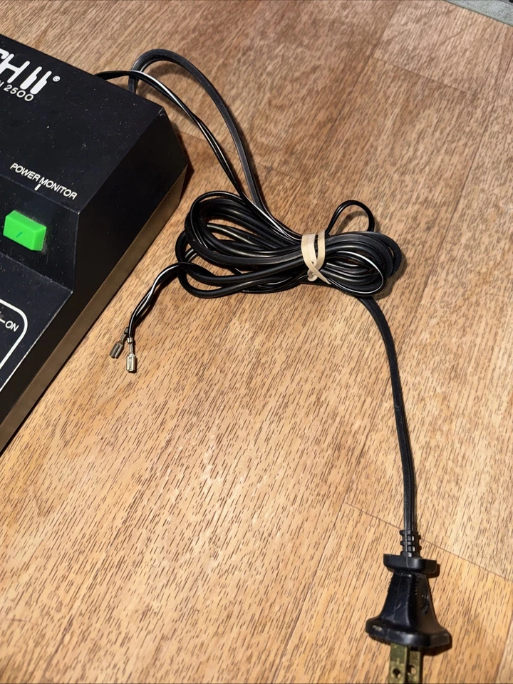 MRC TECH II 2 Loco-Motion 2500 Model Train DC Controller Transformer - Image 3 of 3