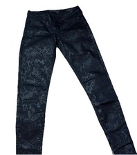 Guess Jeans,Snake Print. Black And Silver Size 26. Beverly Skinny,Stretchy, zip 