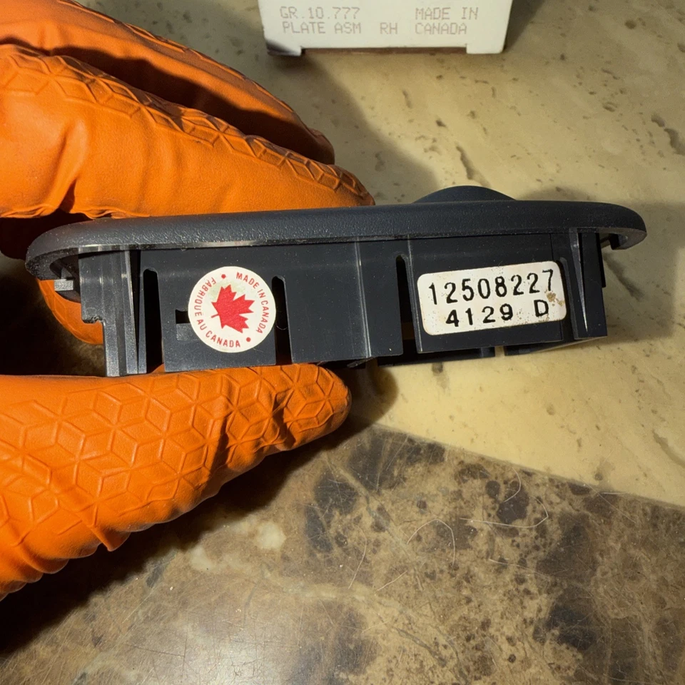 Placa de interruptor de ventana GM 92-98 Pontiac Bonneville 12508227 NOS Foto 2 de 4