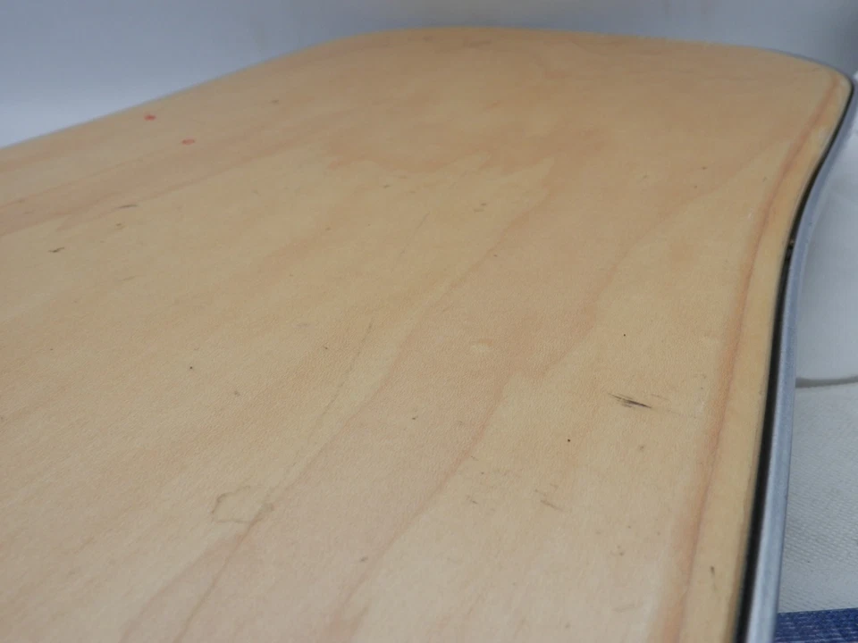 Entrenador de tabla de equilibrio Fluidstance plata y madera natural para escritorio de pie Foto 3 de 4