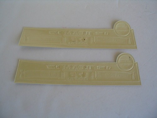 TWO VINTAGE 1973 JIM BEAM HATFIELD, McCoy, OHIO STATE FAIR DECANTER LABELS - Picture 4 of 4