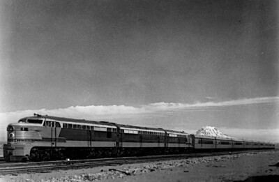 Milwaukee Road Streamliner Olympian Hiawatha w Mount Rainier 1947 5 x 7 Foto