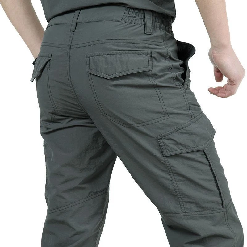 5 pantalones cargo de hombre básicos para el trabajo y la vida