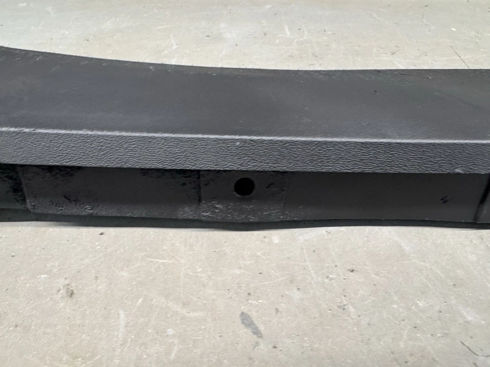 Parachoques delantero Chevy Camaro Z28 1982-1992 cenefa inferior presa de aire protector contra salpicaduras IROC Foto 3 de 4