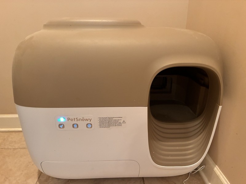 Pet Snowy Self Cleaning Litter Box-Very Good Condition!