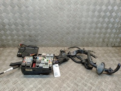 FORD KUGA FUSE RELAY BOX 2.0 DIESEL AV6T14A067AD MK2 2016 - 2019