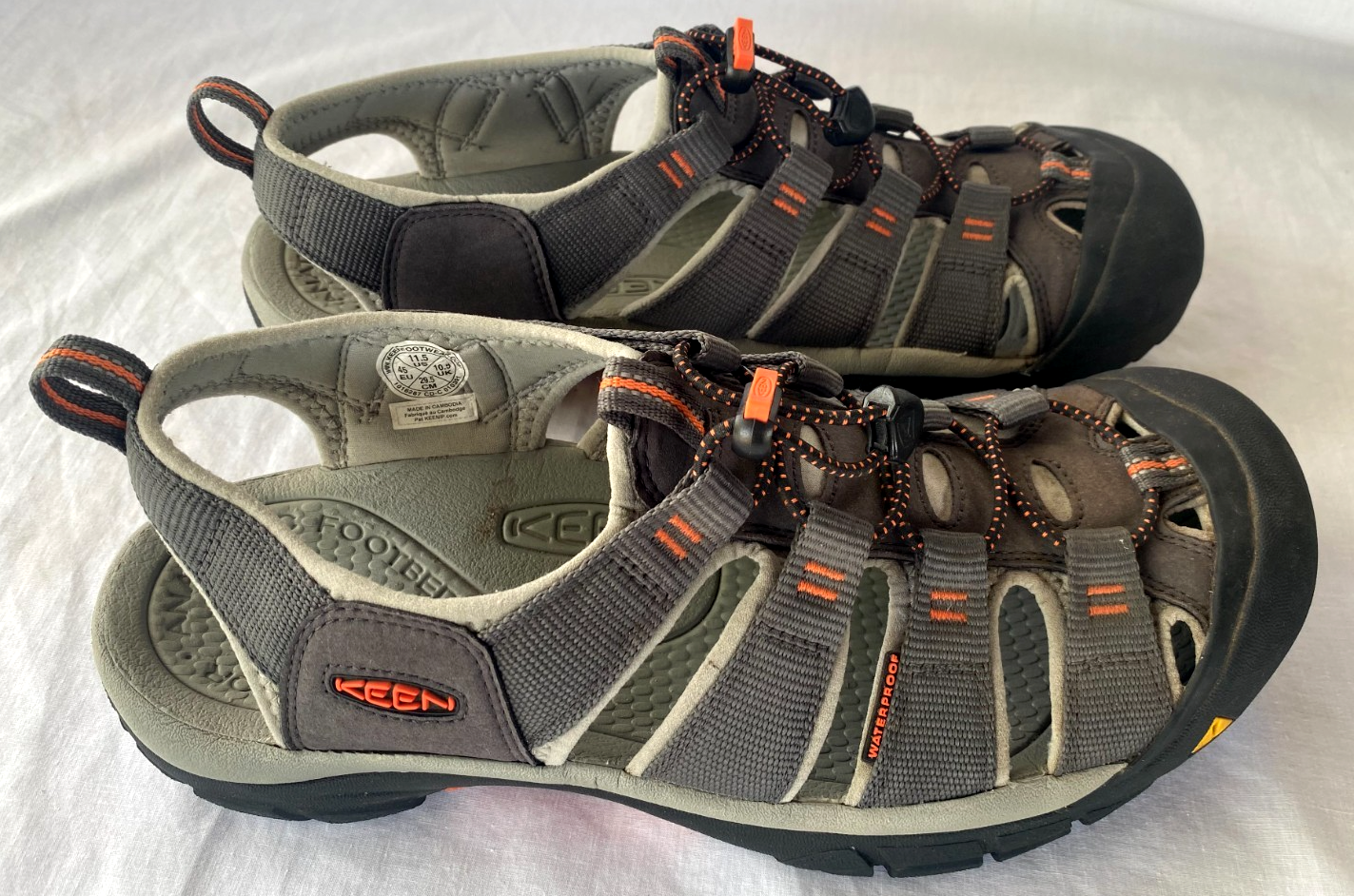 KEEN..IMPERMEABILE..ESCURSIONISMO CAMPEGGIO OUTDOOR..SCARPE SANDALI..UOMO 11 5..NUOVI SENZA ETICHETTE