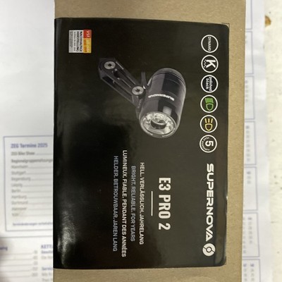 SUPERNOVA E3 Pro 2 Terraflux 2 Schwarz LED Lumen Dynamo Fahrrad Lampe Standlicht