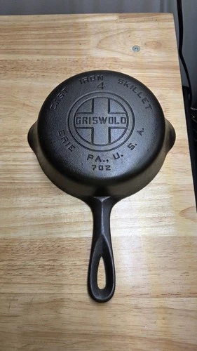 Griswold #4 Cast Iron Skillet 702 Large Block Logo