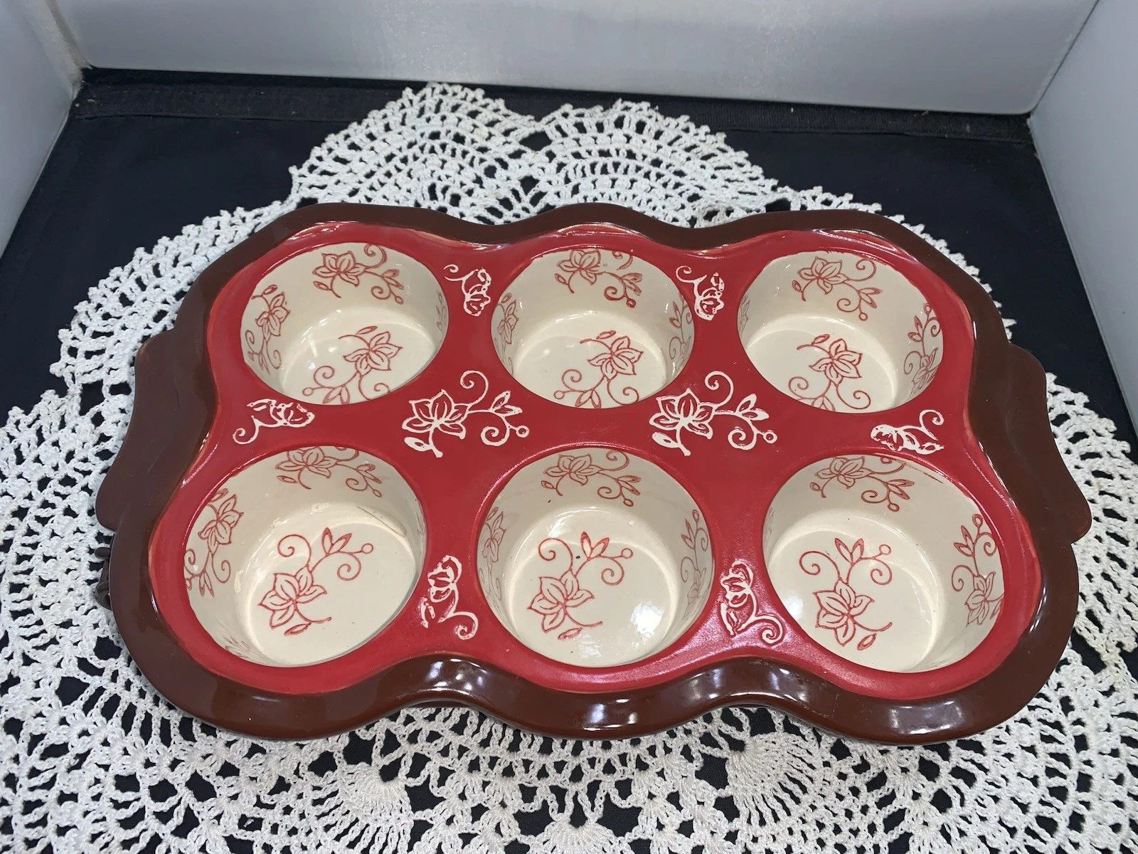 Temptations By Tara Floral Lace Red 6 Muffin/Cupcake Pan & Holder