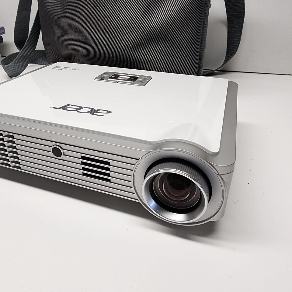 Acer K335 Projector with Remote And Carrying Case - Image 3 of 4