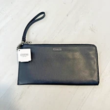 NWT COACH DARCY LEATHER ZIP TRAVEL WALLET F51352  BLACK. RETAIL $268.00 NWT