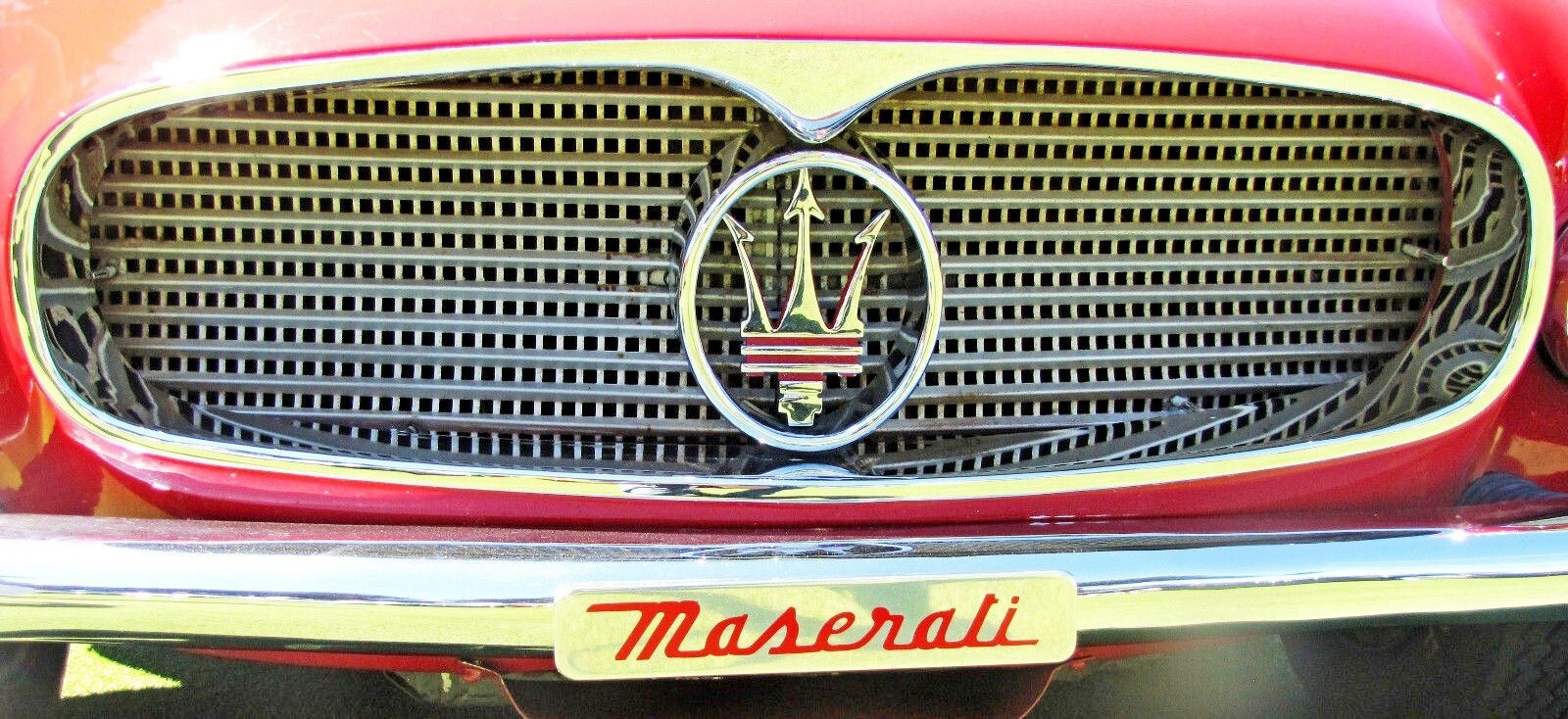 Maserati 3500GT Grill Trident-new !!