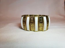 Vintage White Lucite and Gold Plate Expandable Bracelet Asian/Oriental - B006