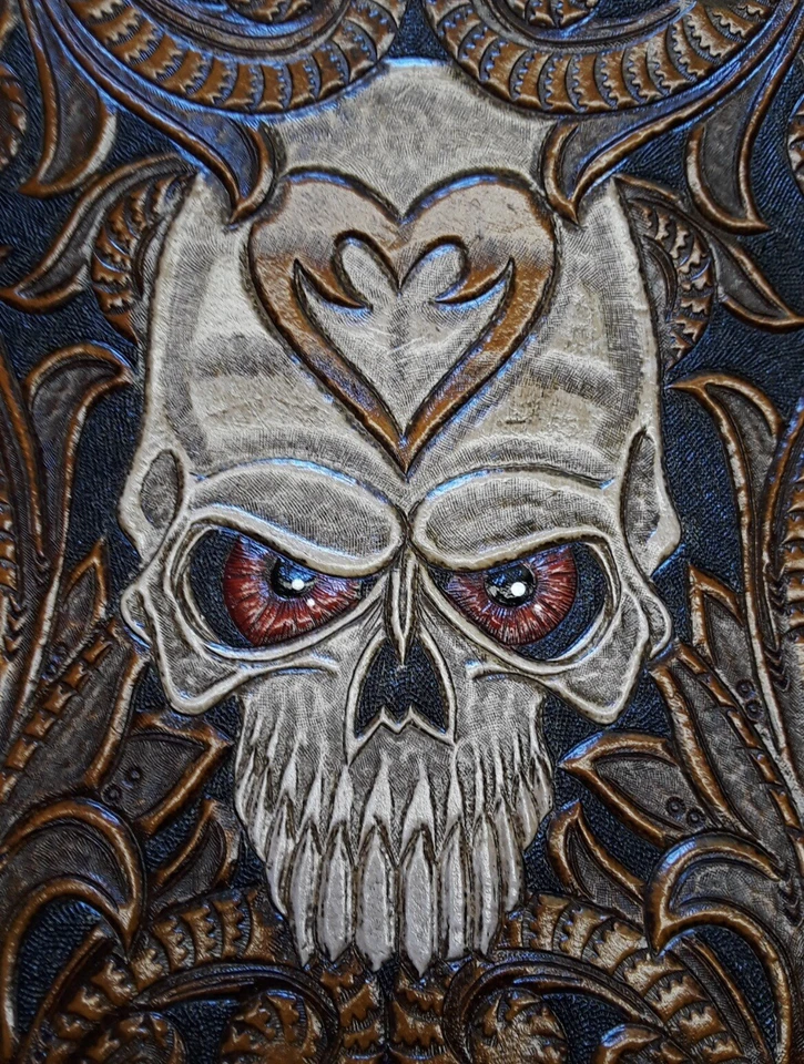 Picadora, asiento bobber 100 % mecanizada y cosida a mano.  Cara de calavera de filigrana bronceada Foto 4 de 4