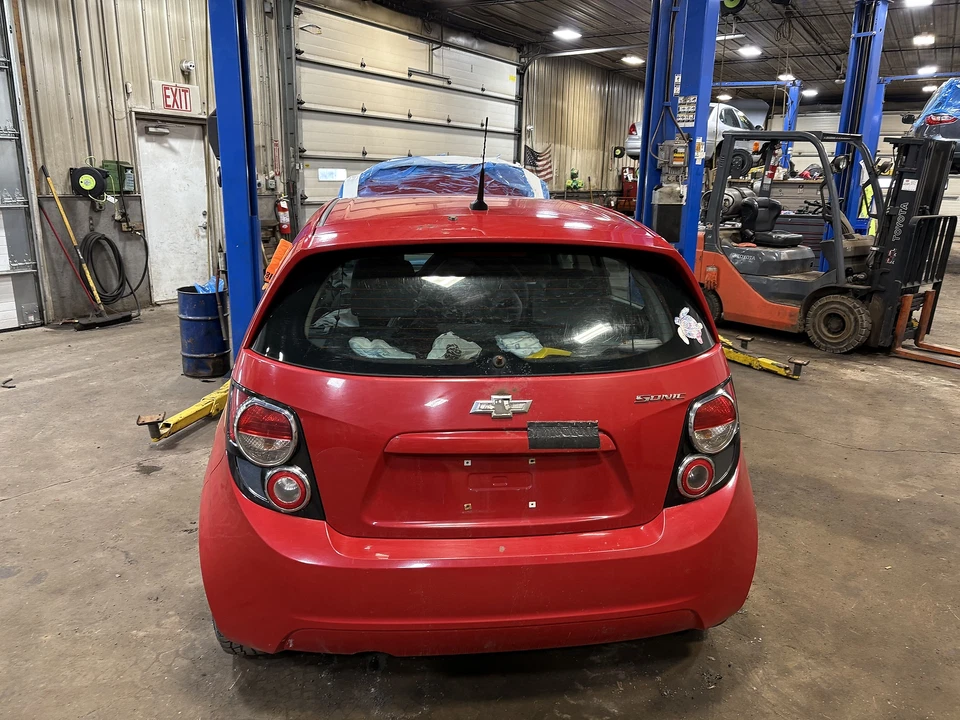 Used Rear Right Exterior Door Handle fits: 2012 Chevrolet Sonic rear Htbk Rear R Foto 4 de 4