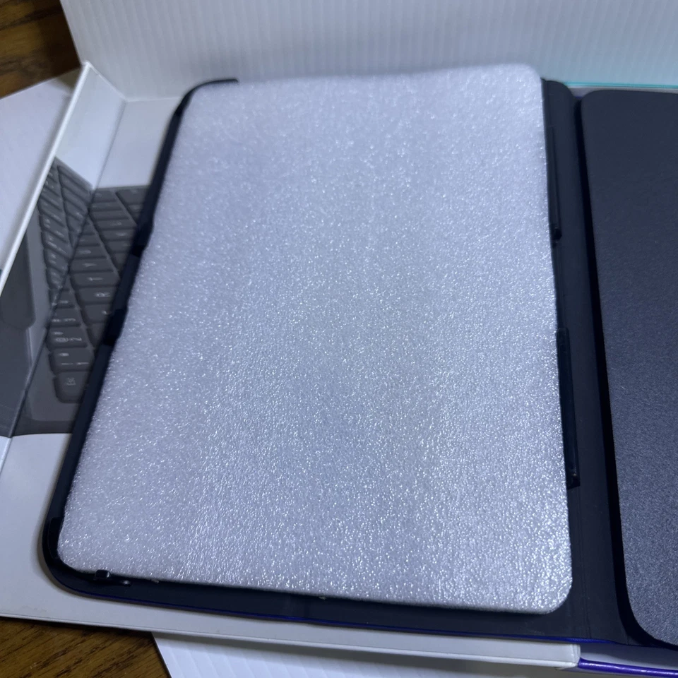 Logitech Ultrathin Keyboard Folio Samsung Tab 4 10.1 (920-006918) - Opened Box - Image 4 of 4