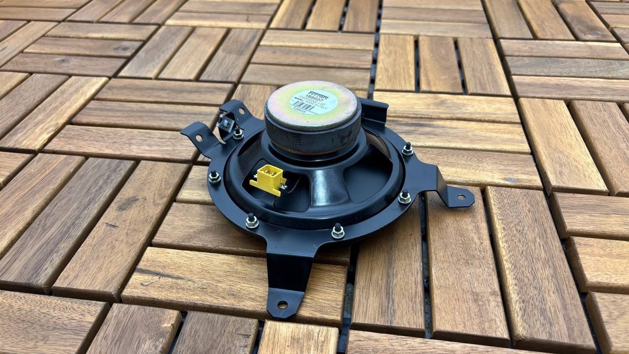 RIGHT WOOFER WITH BRACKET Ferrari F430 4.3 AMT F1 Gear