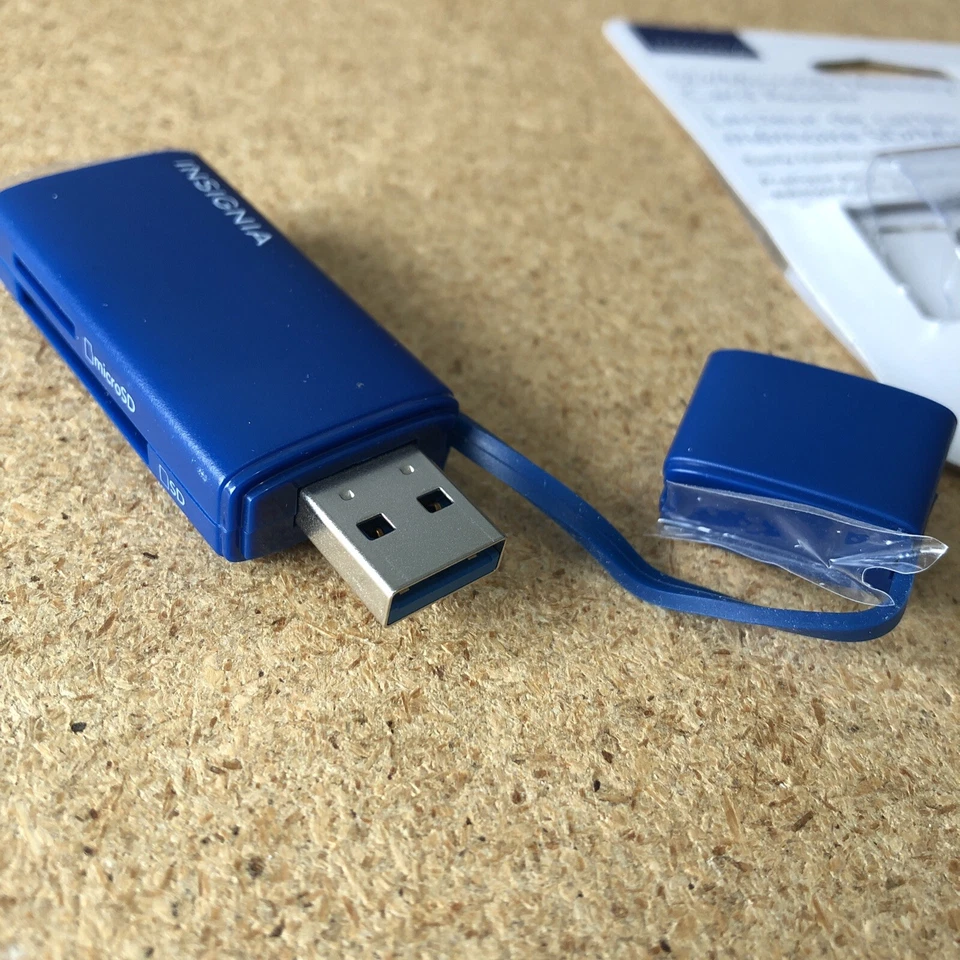 Insignia USB 3.0 Memory Card Adapter Reader 2in1 For SD Micro SD SDHC SDXC MMC - Image 3 of 4