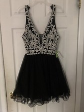 Women's Juniors Party Dress party Embroidered White Black Size 5 NWT