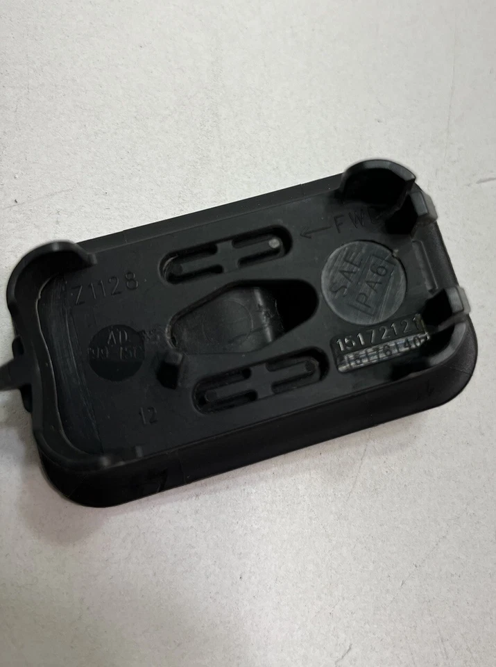 1999 - 2006 SILVERADO SUBURBAN TAHOE SIERRA YUKON DOOR LOCK KNOB LEVER COVER SET - Image 4 of 4