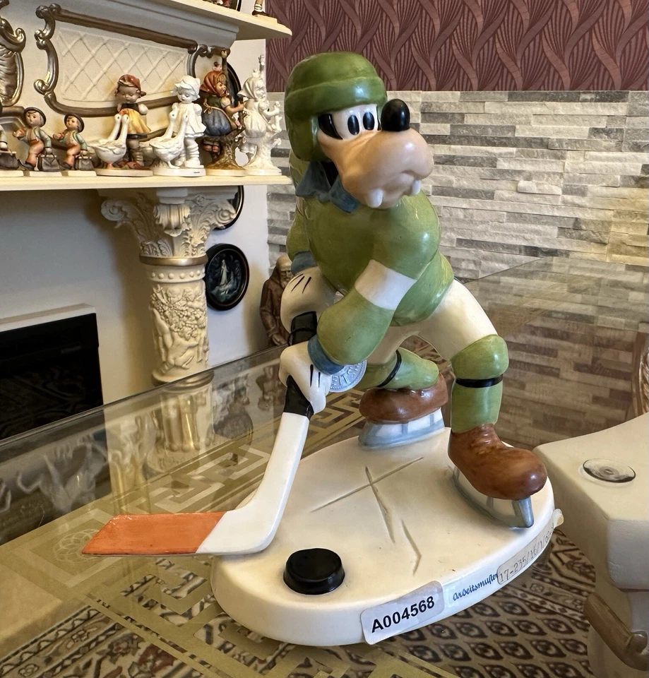 Goebel Disney Sehr Seltene Arbeitsmuster Figur Goofy Hockeyspieler aus Archiv