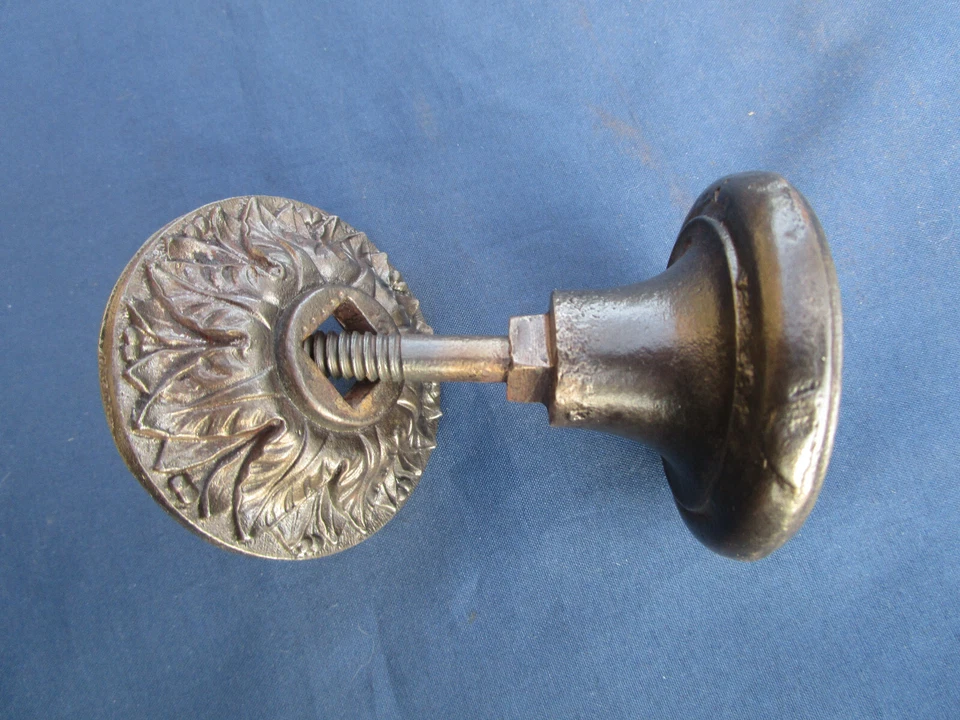 Poignée rosace ronde fixe ancienne fonte décoré Diamètre 6,2 cm porte d'entrée - Photo 3/4