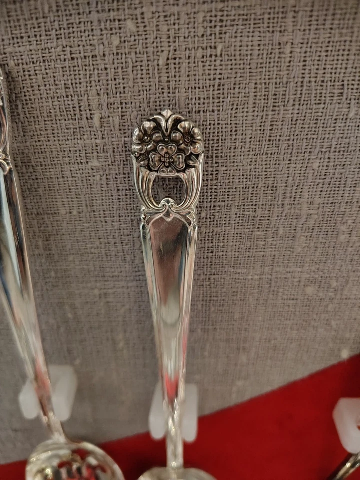 1847 ROGER Bros ETERNALLY YOURS IS Set Silverware Set  Service for 12  - Image 4 of 4