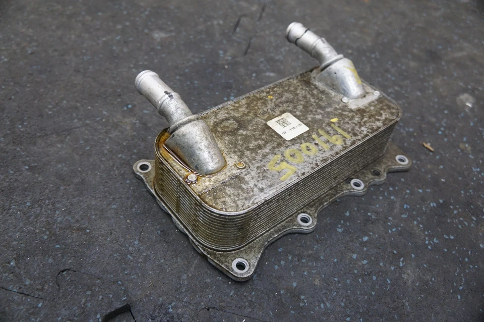 Intercambiador de calor enfriador de aceite de motor 9A110745010 Porsche 911 Cayman Boxster 2012-16 Foto 2 de 4