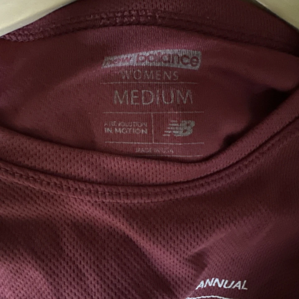 NEW BALANCE NYRR GODS LOVE WE DELIVERY -2023 Manga Larga Foto 3 de 4