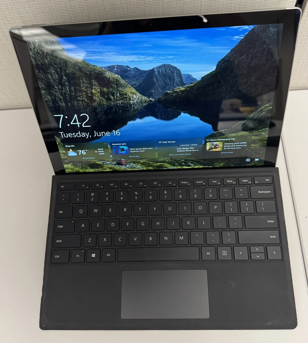 Microsoft Surface Pro Intel Core i7 7th Gen. PC Laptops & Netbooks