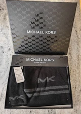 NWT Michael Kors Men's 2-Piece Reversible Hat & Scarf Set