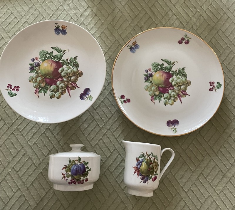 Fine Naaman Porcelain 4-Piece Dessert Set-2 Cake Plates, Sugar Bowl and Creamer
