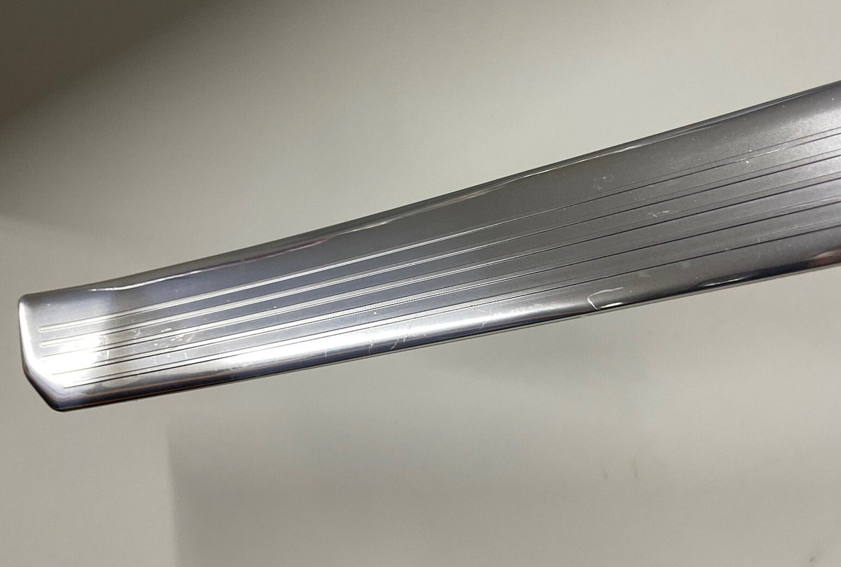 W216 MERCEDES CL550 RIGHT PASSENGER OUTER DOOR SILL PLATE 