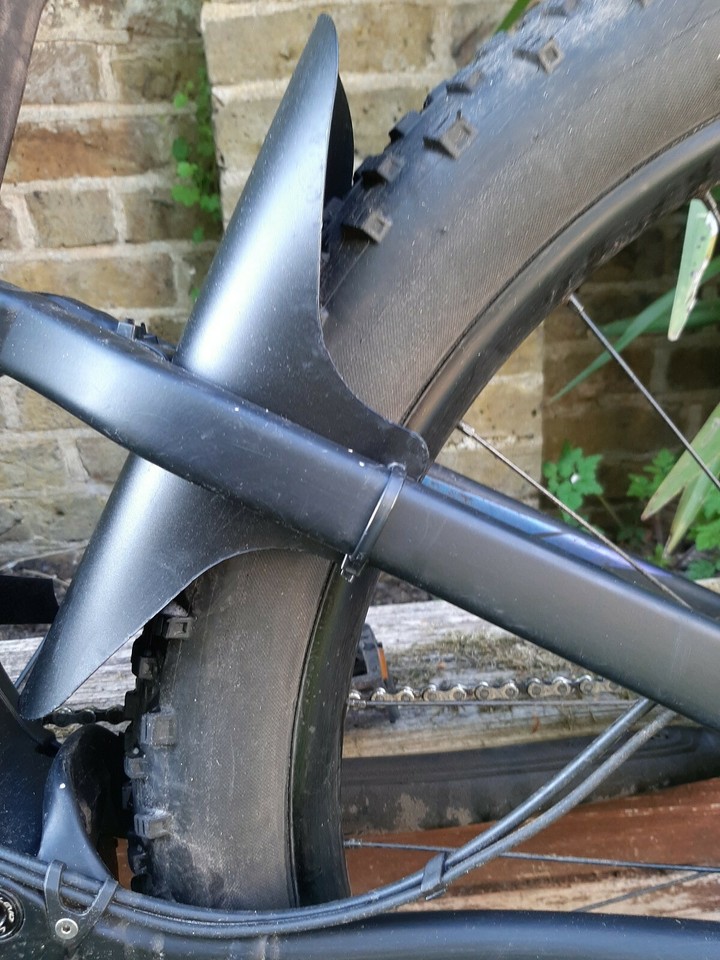Protection port de charge Specialized Levo