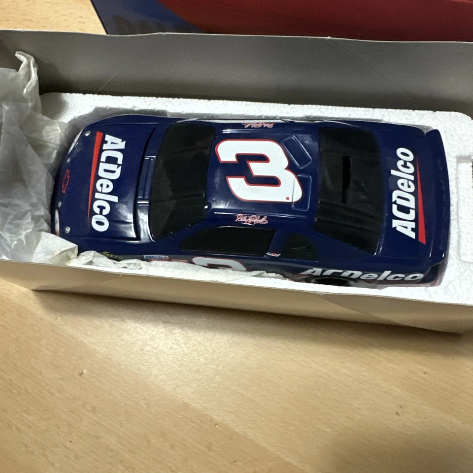 Dale Earnhardt 1997 Suzuka Circuit ACDelco Car 1:24 Scale - Image 3 of 4