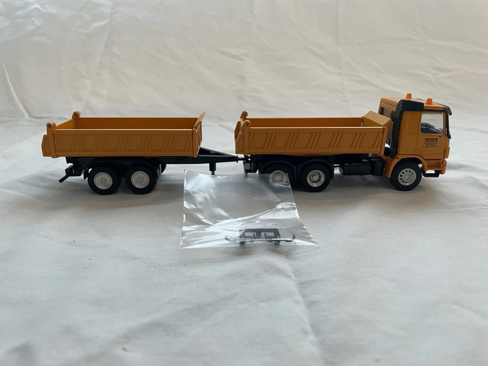 Conrad No. Camión de volteo Mercedes Benz 40149/0 con remolque Foto 3 de 4