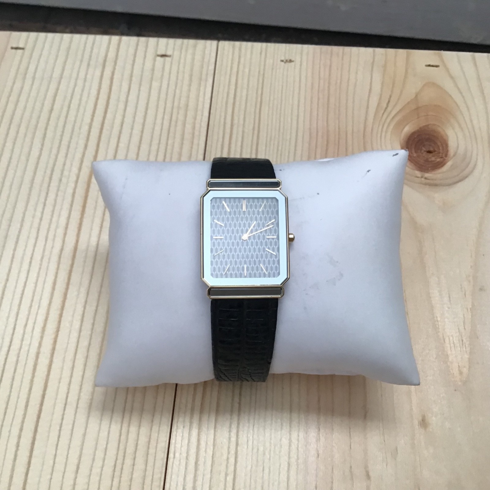 Seiko Black 7750-5079 Watch Lassale Tank Quartz Gold Vintage Thin Tone - VintageWatches.PK Seiko Black 7750-5079 Watch Lassale Tank Quartz Gold Vintage Thin Tone - vintagewatches.pk