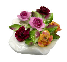 VINTAGE ROYAL ALBERT ENGLAND CERAMIC ROSE FLOWER ARRANGMENT LEAF CENTRE PIECE