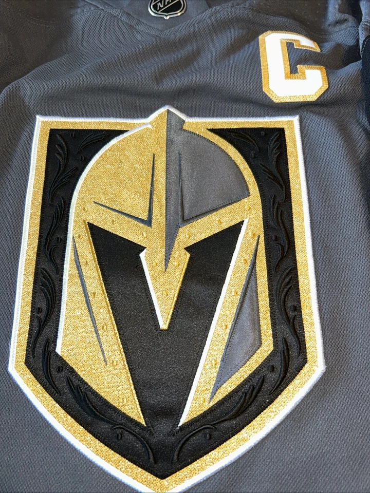 Camiseta deportiva cosida a piedra Adidas Golden Knights de Las Vegas verde prime #61 talla 54 nueva con etiquetas Foto 3 de 4