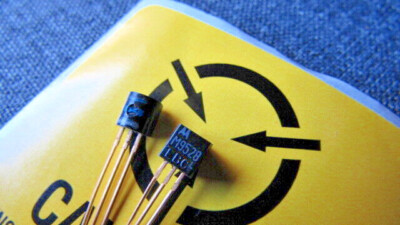 MPS6520 Motorola M9528 Gold Lead Transistors TO-92 (Qty: 2 pieccs) NOS U.S.A.