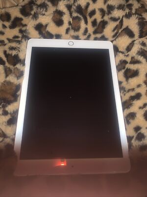 DEFECTIVE AS IS Apple iPad 8th Gen 32GB WiFi 102 G3D