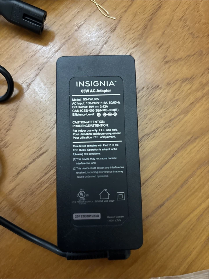 Insignia Laptop Charger 65w New From Best Botha’s Many Plug Tips To Fit All. - Image 2 of 4