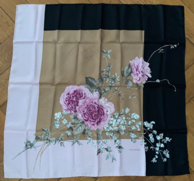 Seidentuch Valentino rosa-beige-schwarz mit Rosen (gebraucht, wie neu)