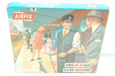 HO / OO AIRFIX Station Accessories S-42, Molded Plastic details, unpainted, Open