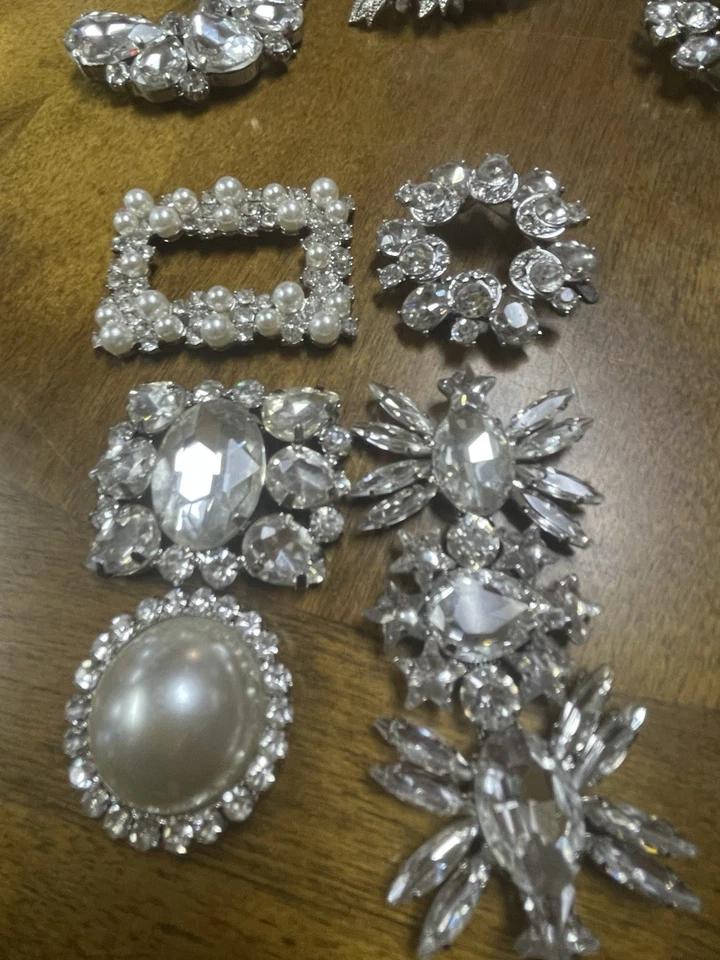 Lote de apliques vintage de 1/2 lb de diamantes de imitación y perlas de imitación para coser. Mediados de siglo. Foto 3 de 4